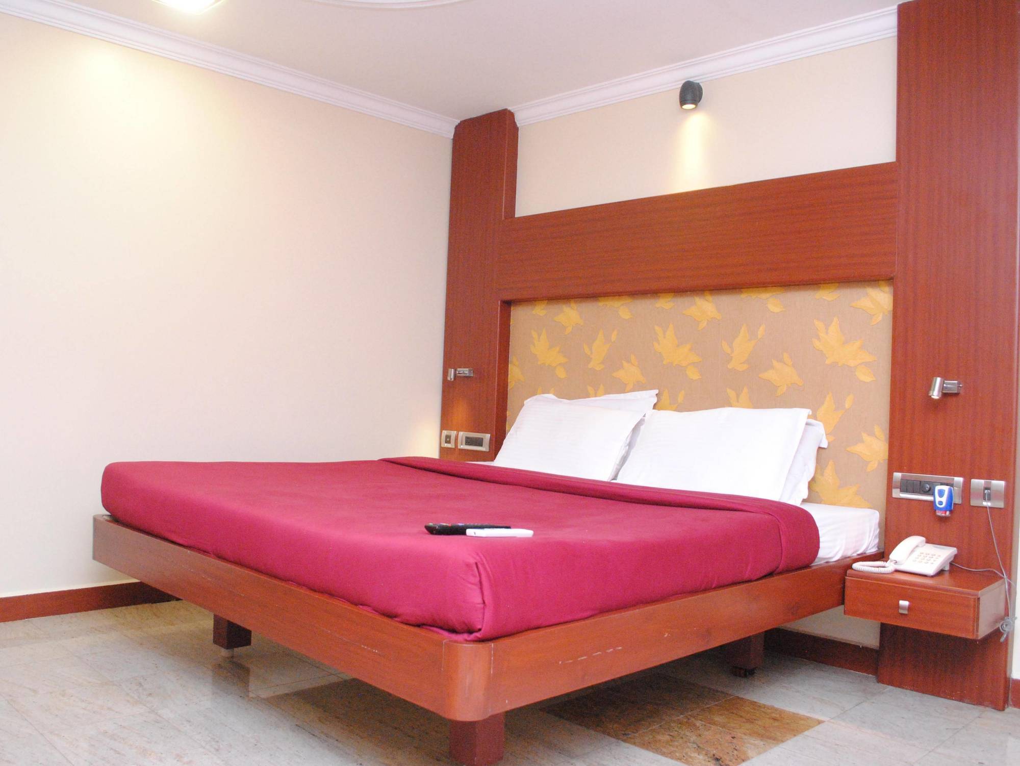 Everestparkresidency Hotell Tiruchirappalli Exteriör bild